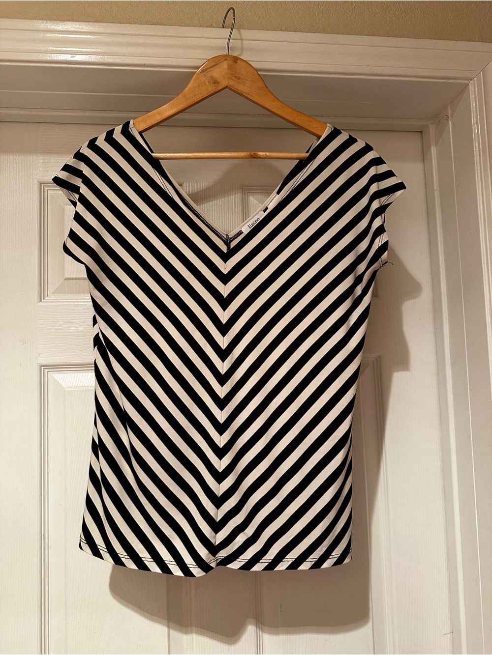 liz & co. Black and White Striped V-Neck Cap Sleeve Top